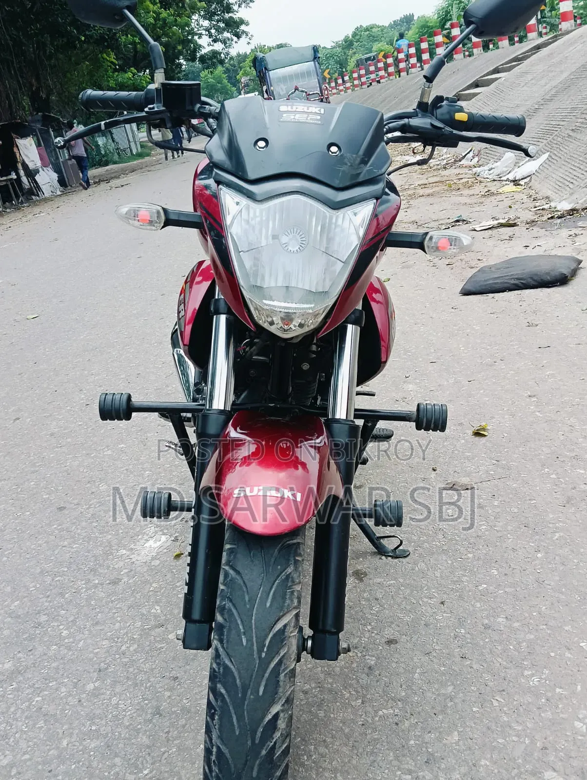 সুজুকি জিক্সার ২০২২ লাল