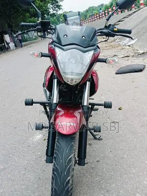 সুজুকি জিক্সার ২০২২ লাল