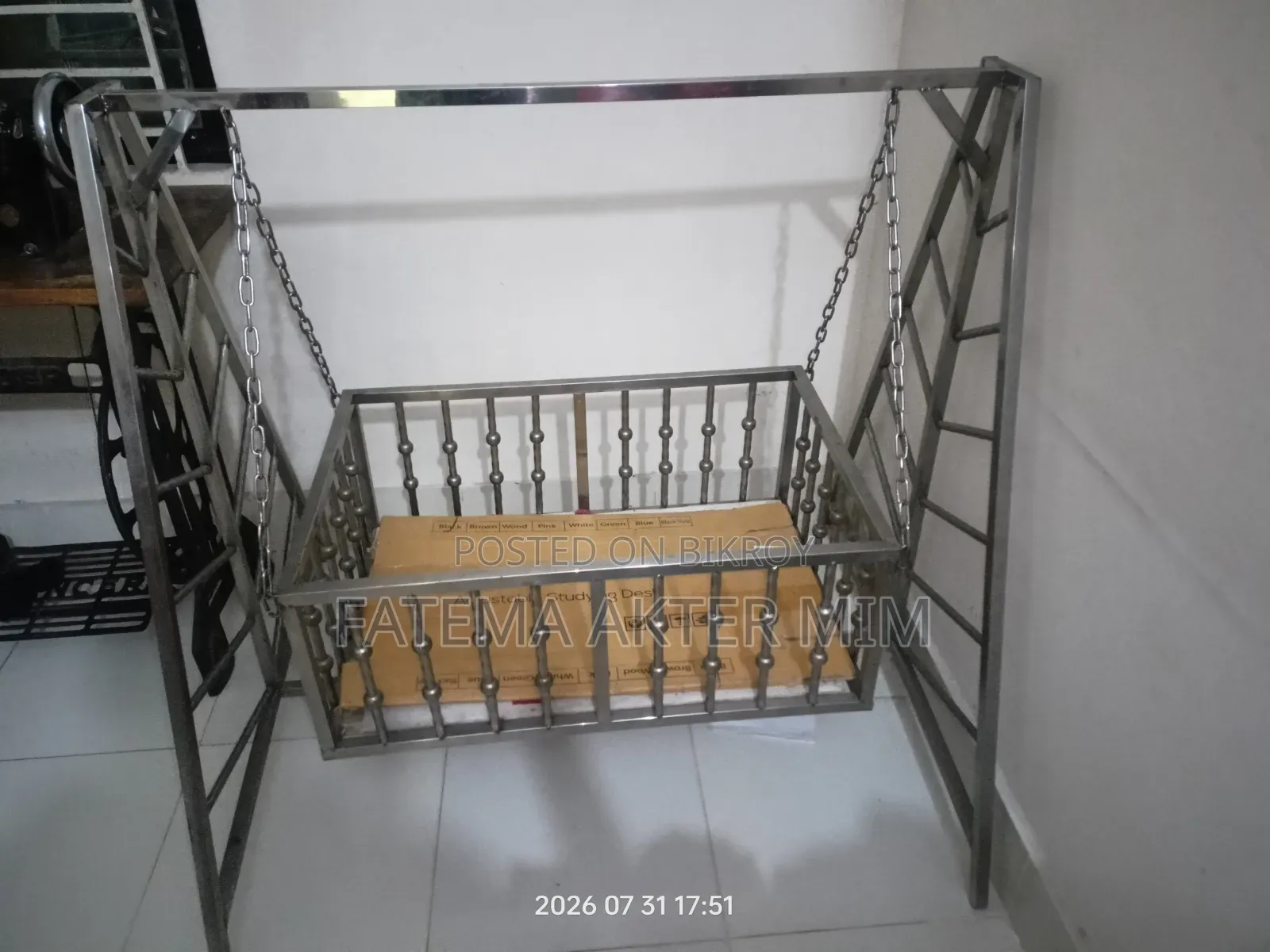 স্টিলের দোলনা –