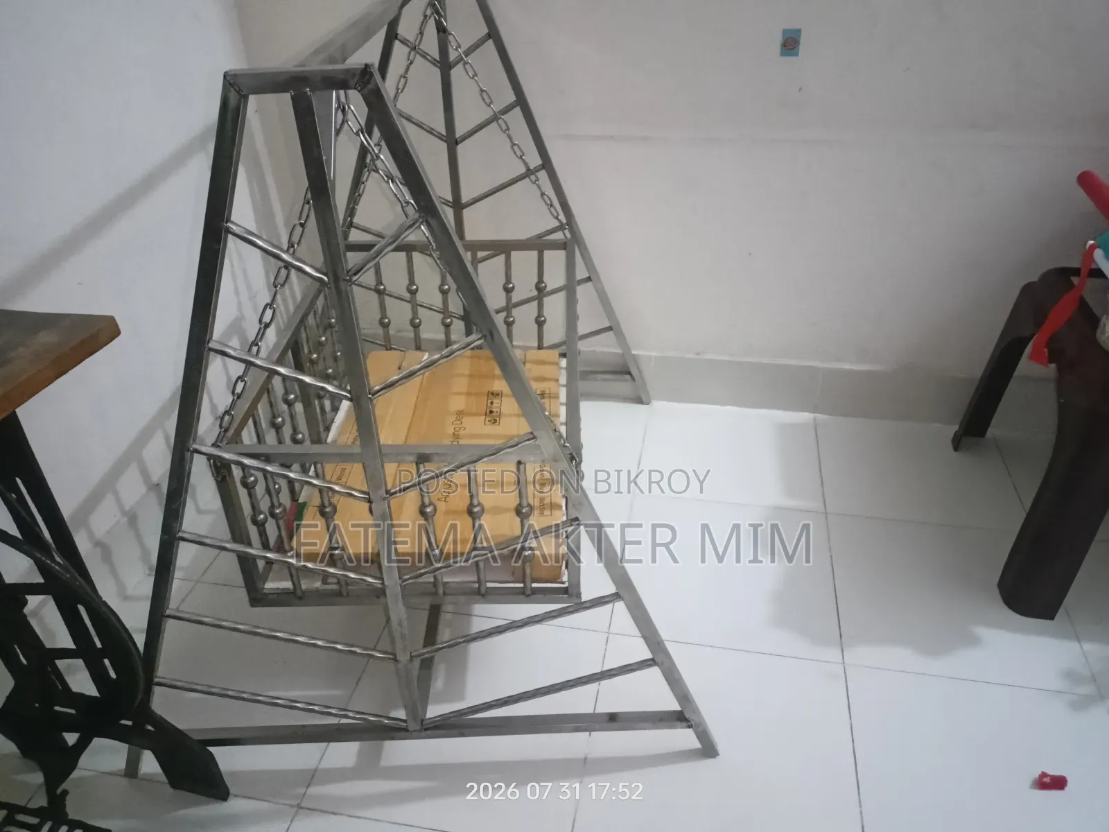 স্টিলের দোলনা –