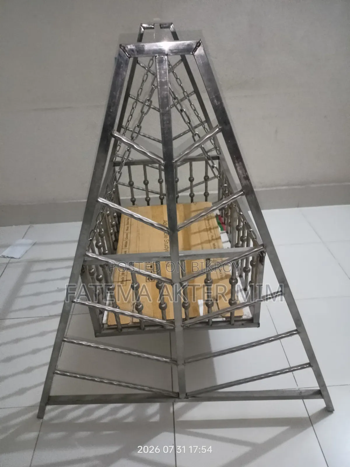 স্টিলের দোলনা –