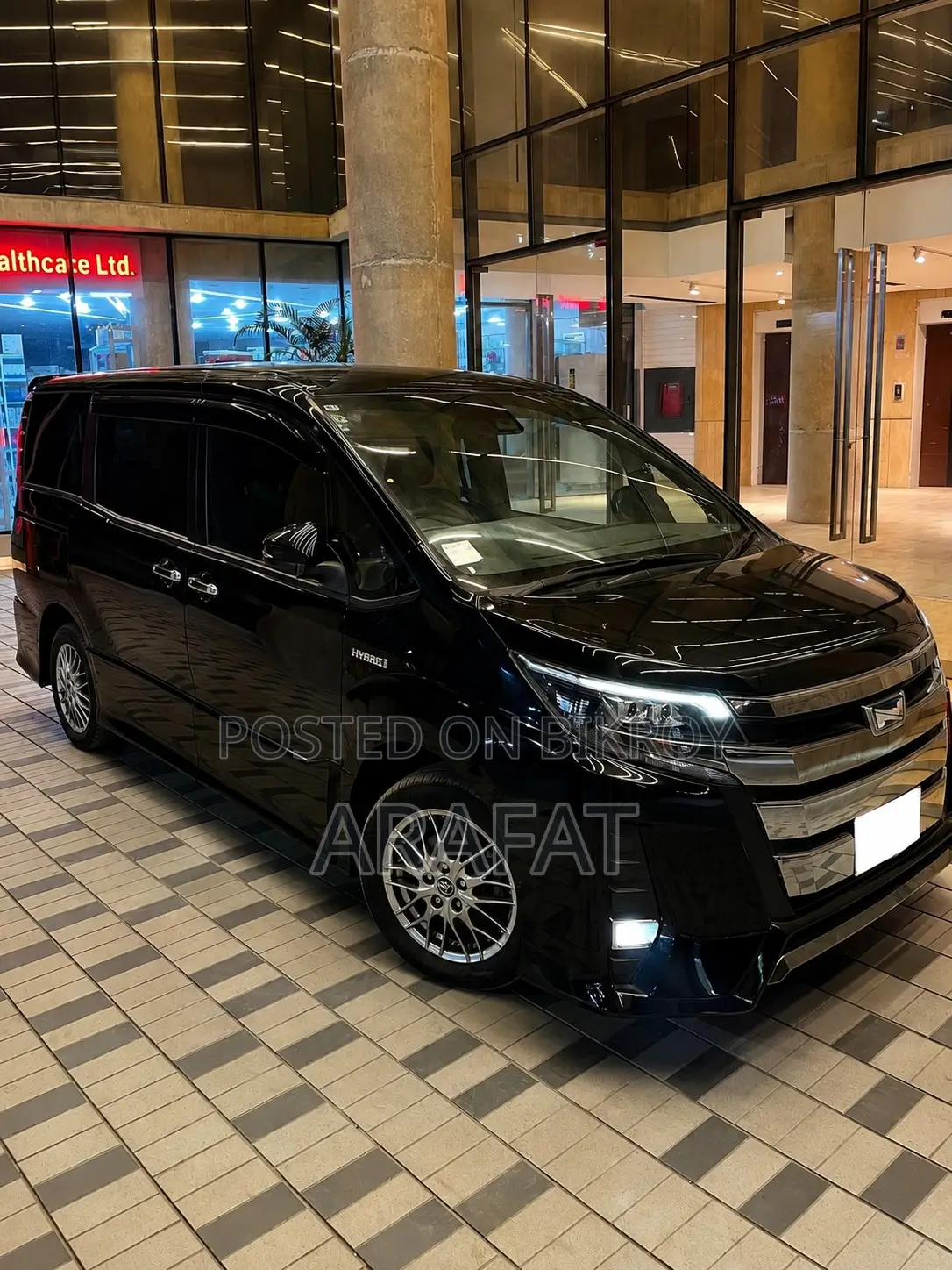 Toyota Noah 1.8 FWD Hybrid (7 seater) 2019 Black