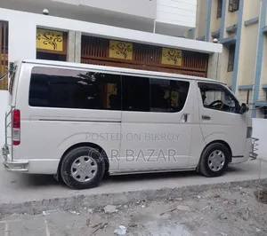 Toyota HiAce 2010 White