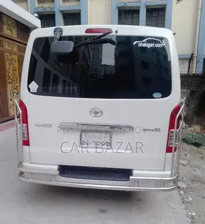 Toyota HiAce 2010 White