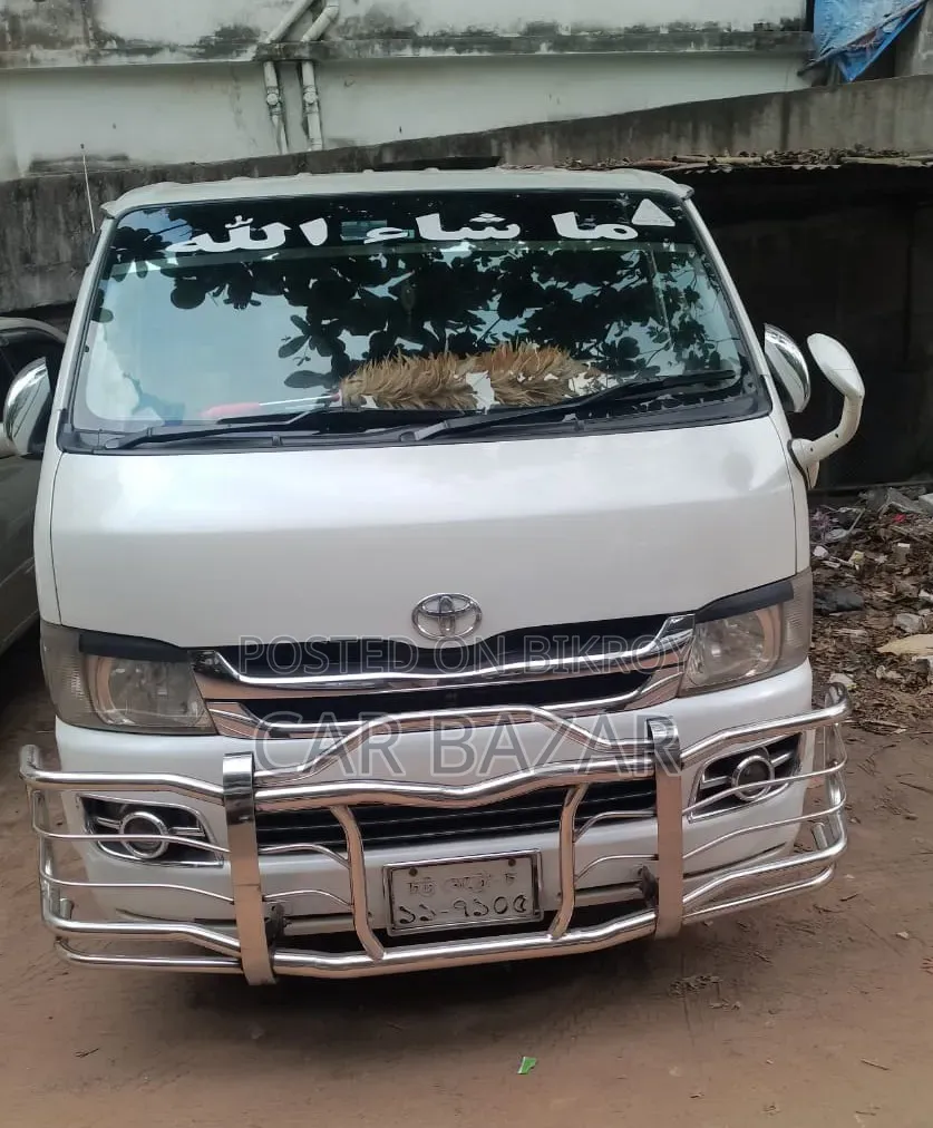 Toyota HiAce 2010 White