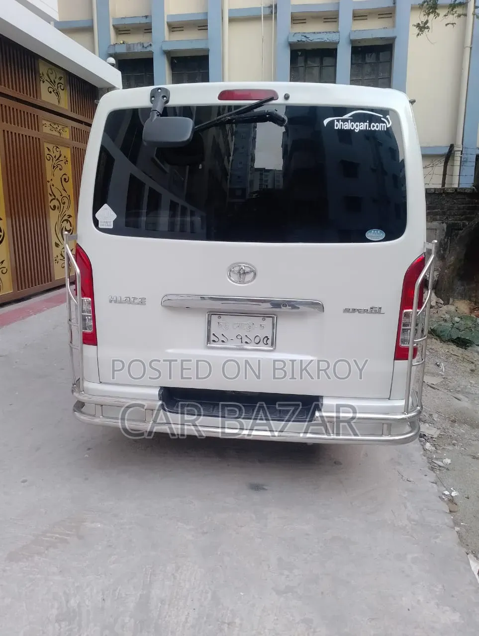Toyota HiAce 2010 White