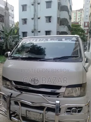 Toyota HiAce 2010 White