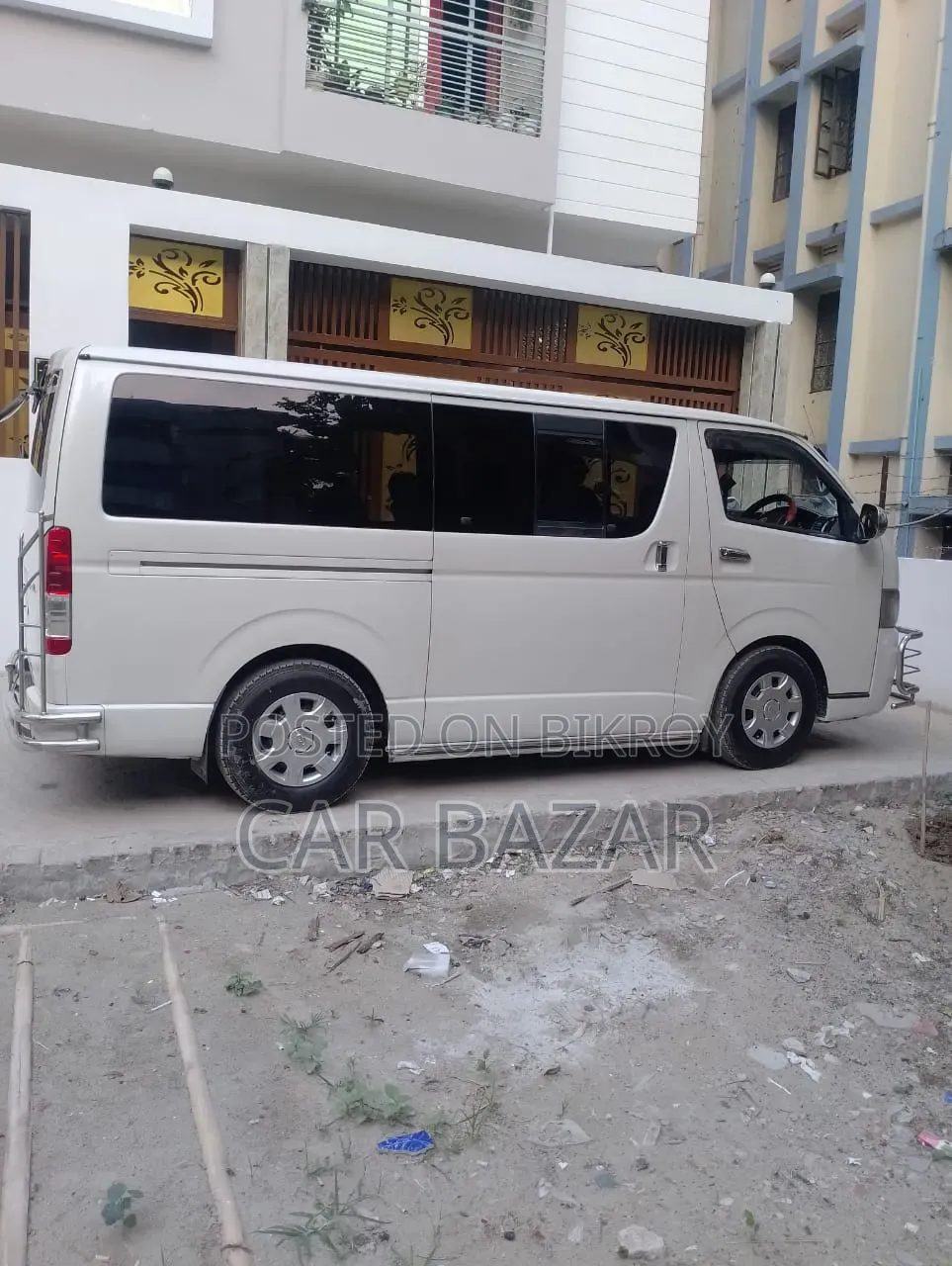 Toyota HiAce 2010 White
