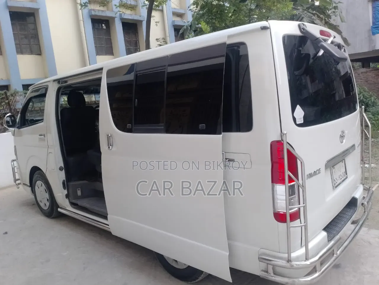 Toyota HiAce 2010 White