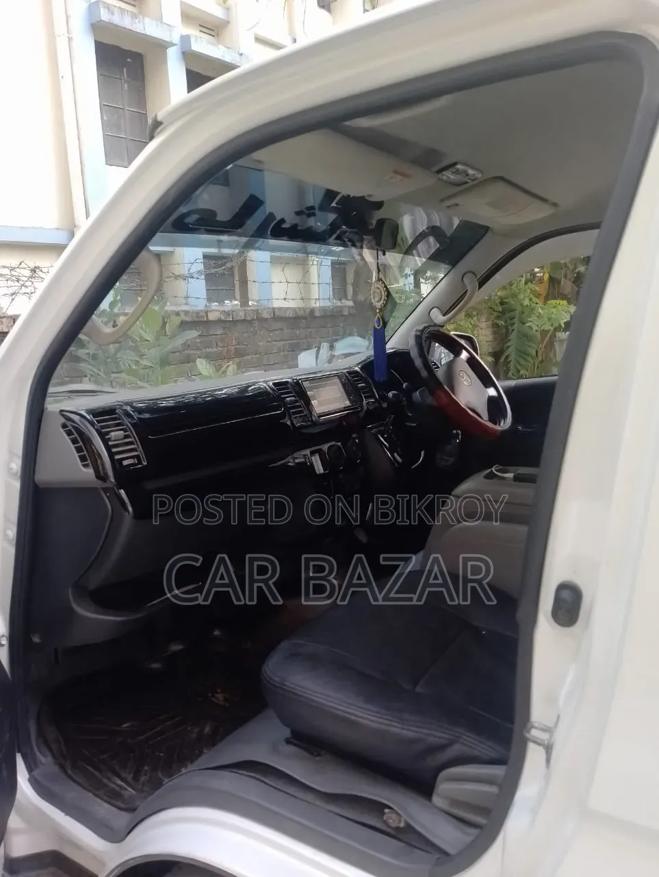 Toyota HiAce 2010 White