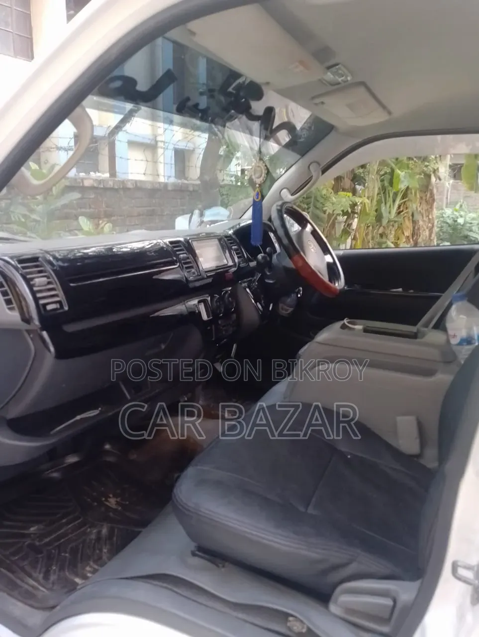 Toyota HiAce 2010 White