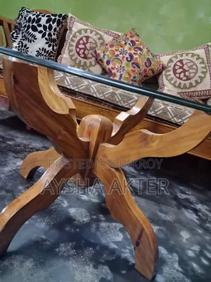 সোফার টেবিল