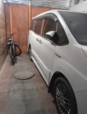 Toyota Noah 1.8 FWD Hybrid (7 seater) 2017 Pearl