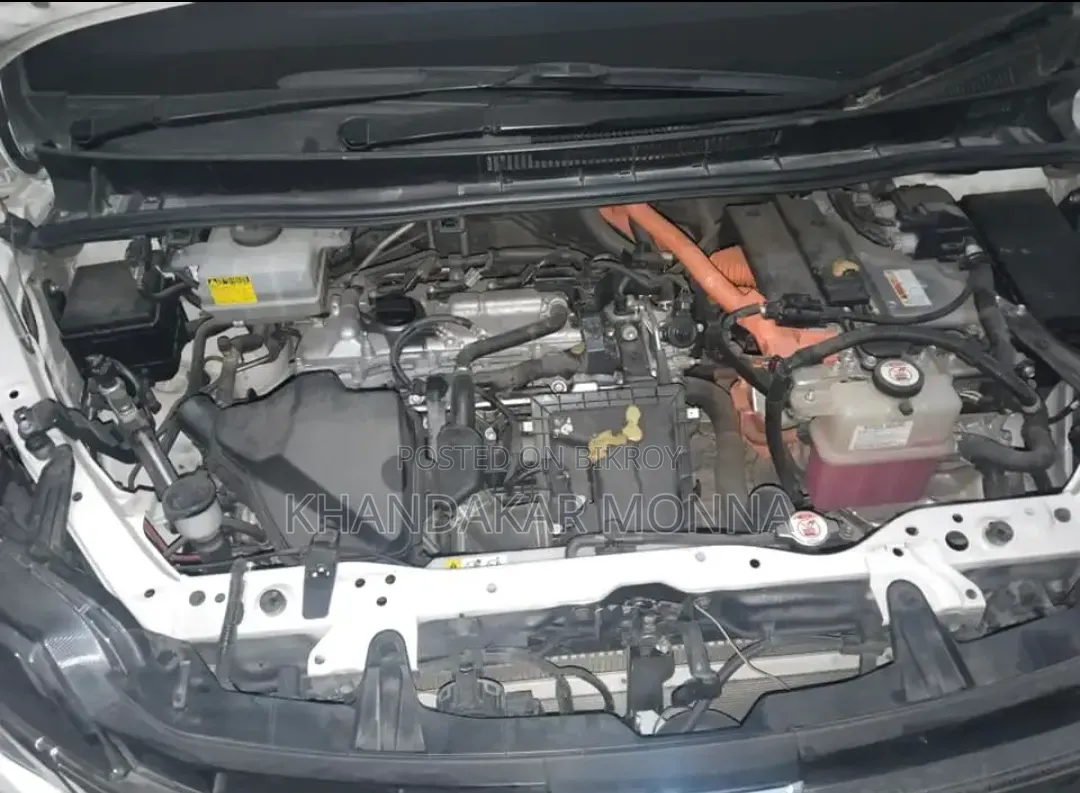 Toyota Noah 1.8 FWD Hybrid (7 seater) 2017 Pearl