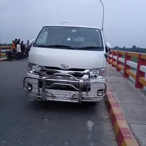 Toyota HiAce 2016 White