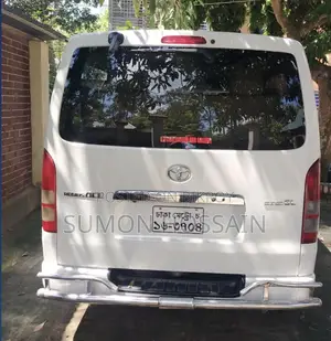 Toyota HiAce 2016 White