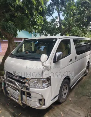 Toyota HiAce 2016 White