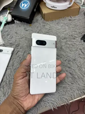 Plum Axe 4 GB White