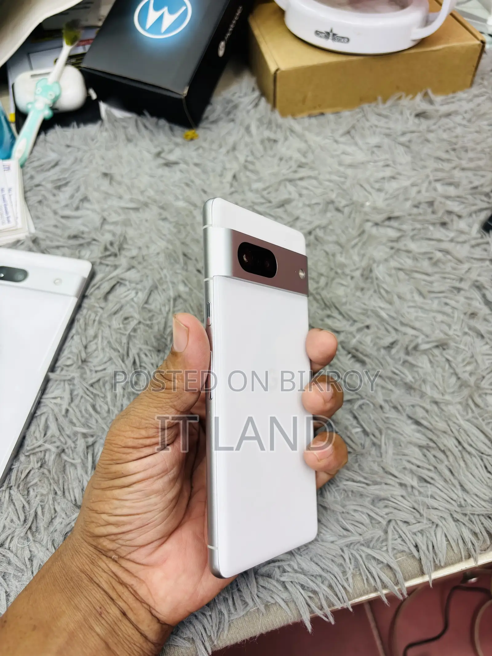 Plum Axe 4 GB White