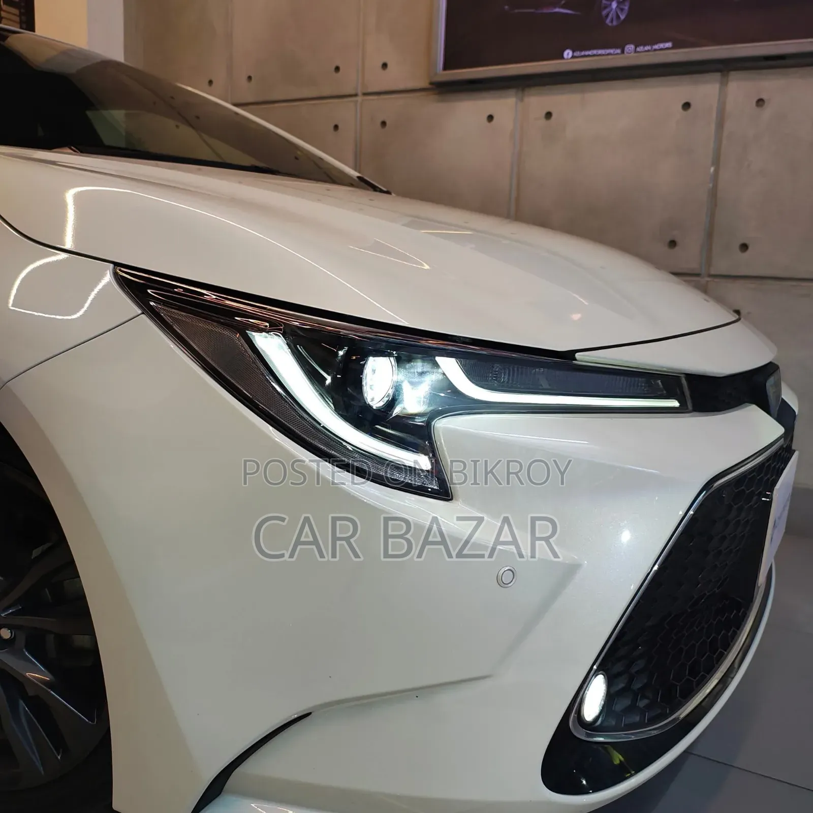Toyota Corolla Touring WxB 2020 Pearl