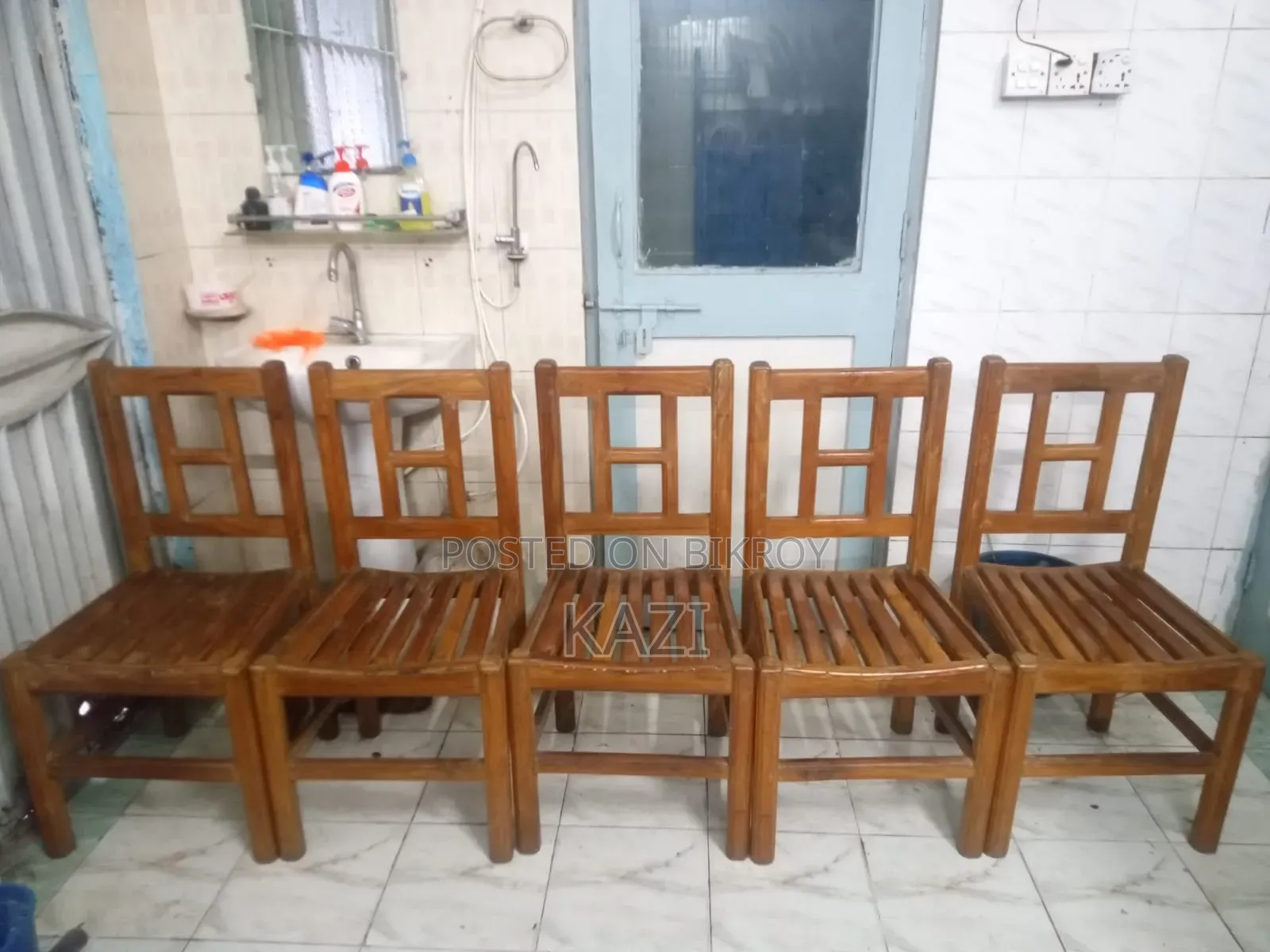 চিটাগাং সেগুন কাঠের ৬ ডাইনিং টেবিলের চেয়ার বিক্রি হবে।