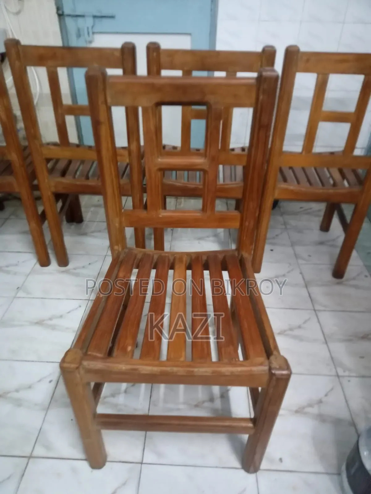 চিটাগাং সেগুন কাঠের ৬ ডাইনিং টেবিলের চেয়ার বিক্রি হবে।