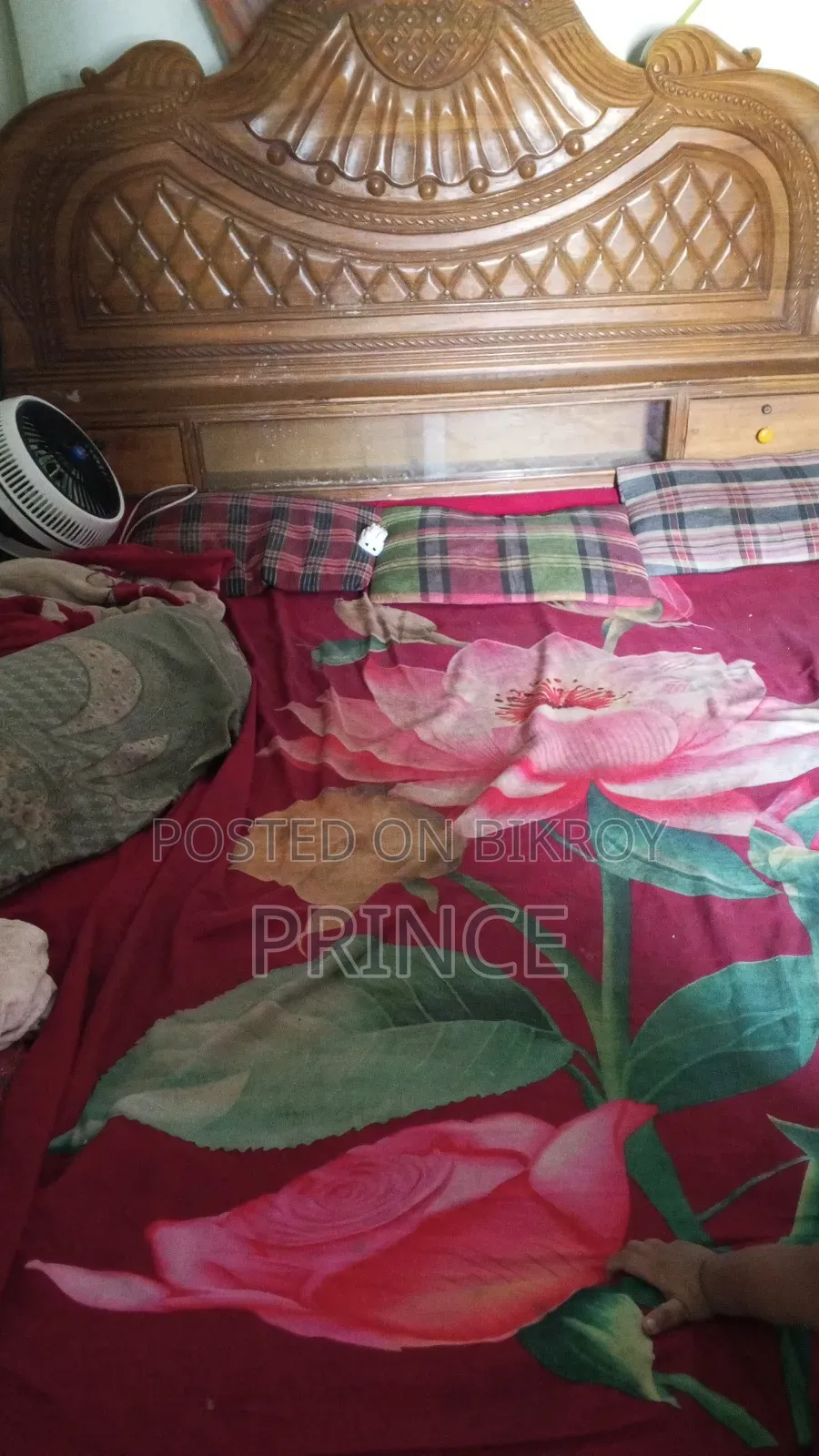 একটি বড় খাট বিক্রি করা হবে