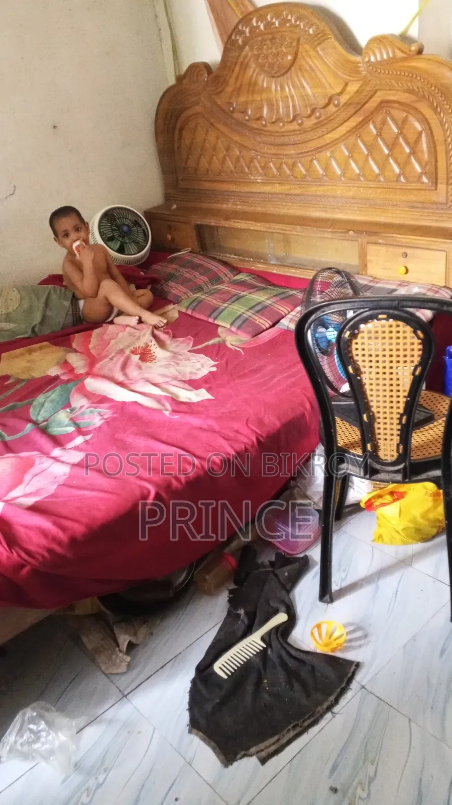 একটি বড় খাট বিক্রি করা হবে