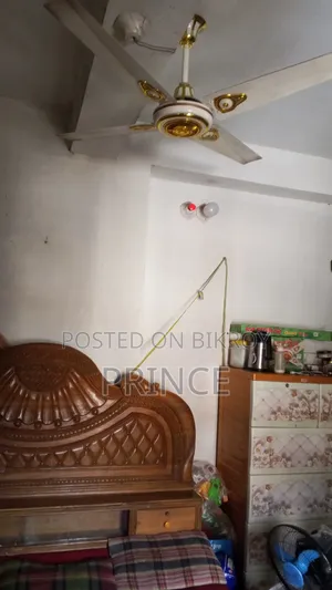 একটি বড় খাট বিক্রি করা হবে