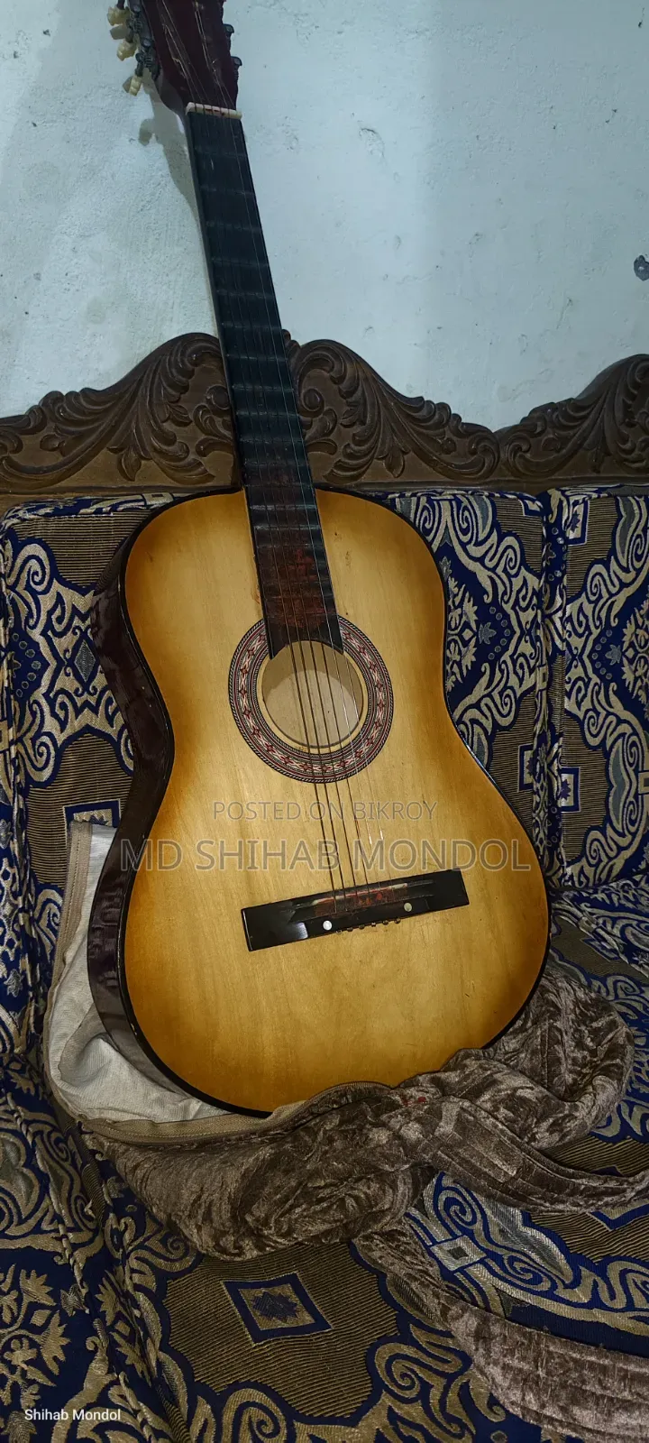 গিটার টা ভালো ।নিতে পারেন