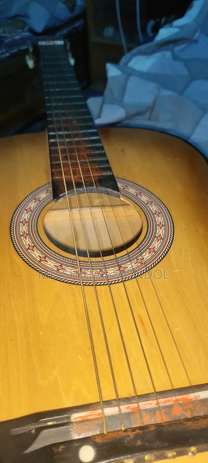 গিটার টা ভালো ।নিতে পারেন