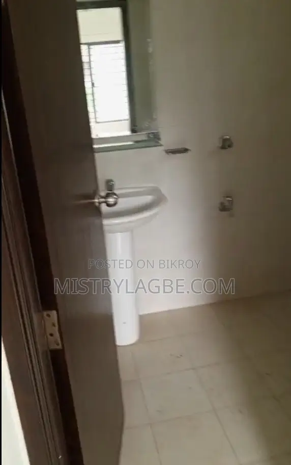 বসুন্ধরায় ৪ বেডরুমের অ্যাপার্টমেন্ট ভাড়ার জন্য