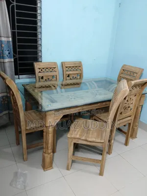 ডাইনিং টেবিল