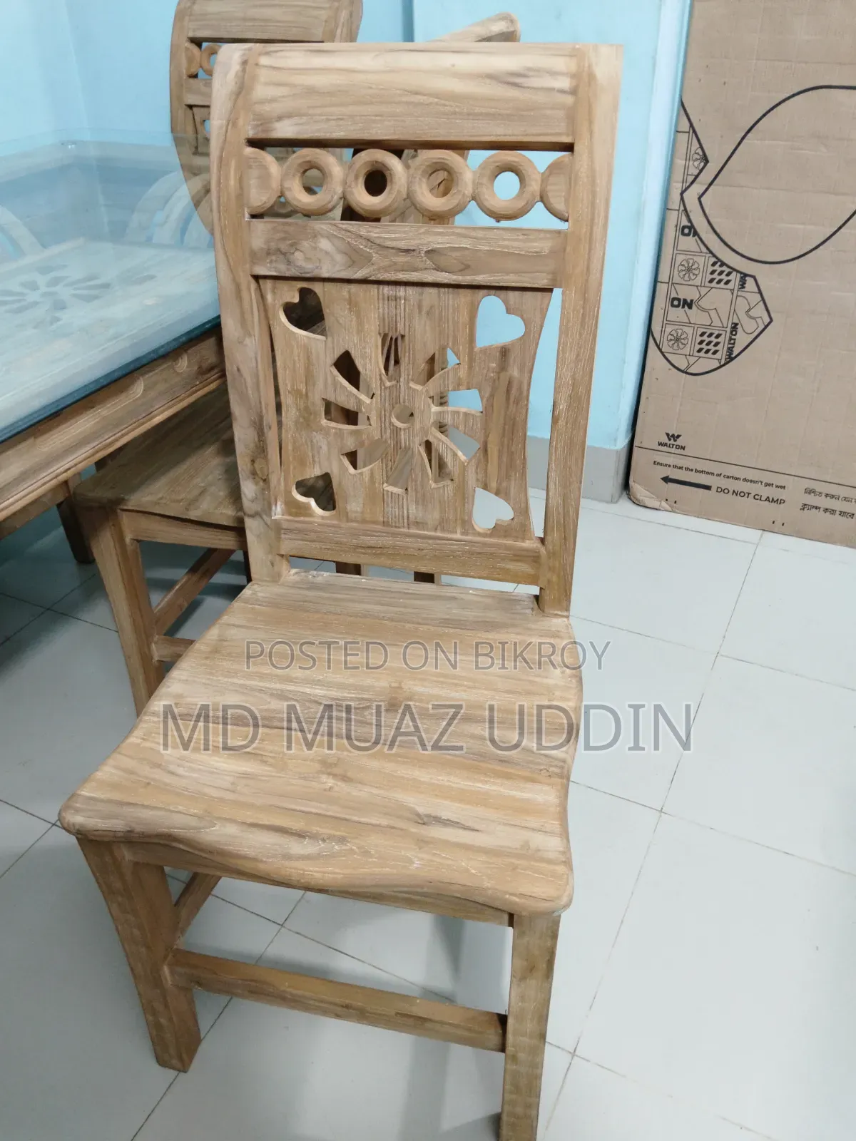ডাইনিং টেবিল