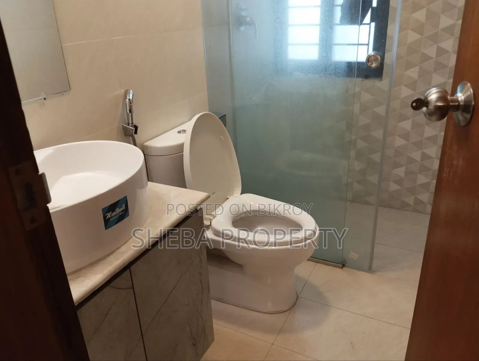 Furnished 4bdrm Apartment in Urban, Gulshan for rent