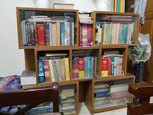 কাঠের বুকশেলফ