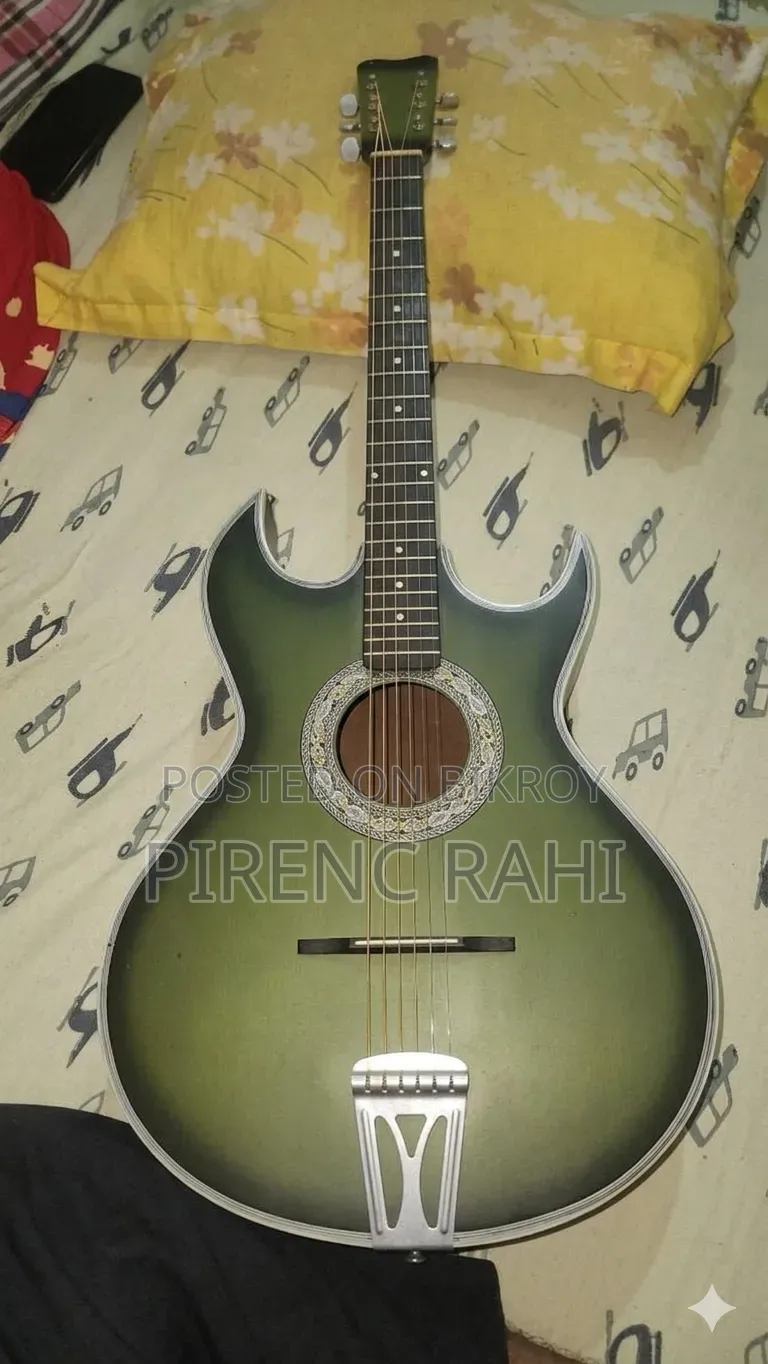 একটি ভালো মানের গিটার