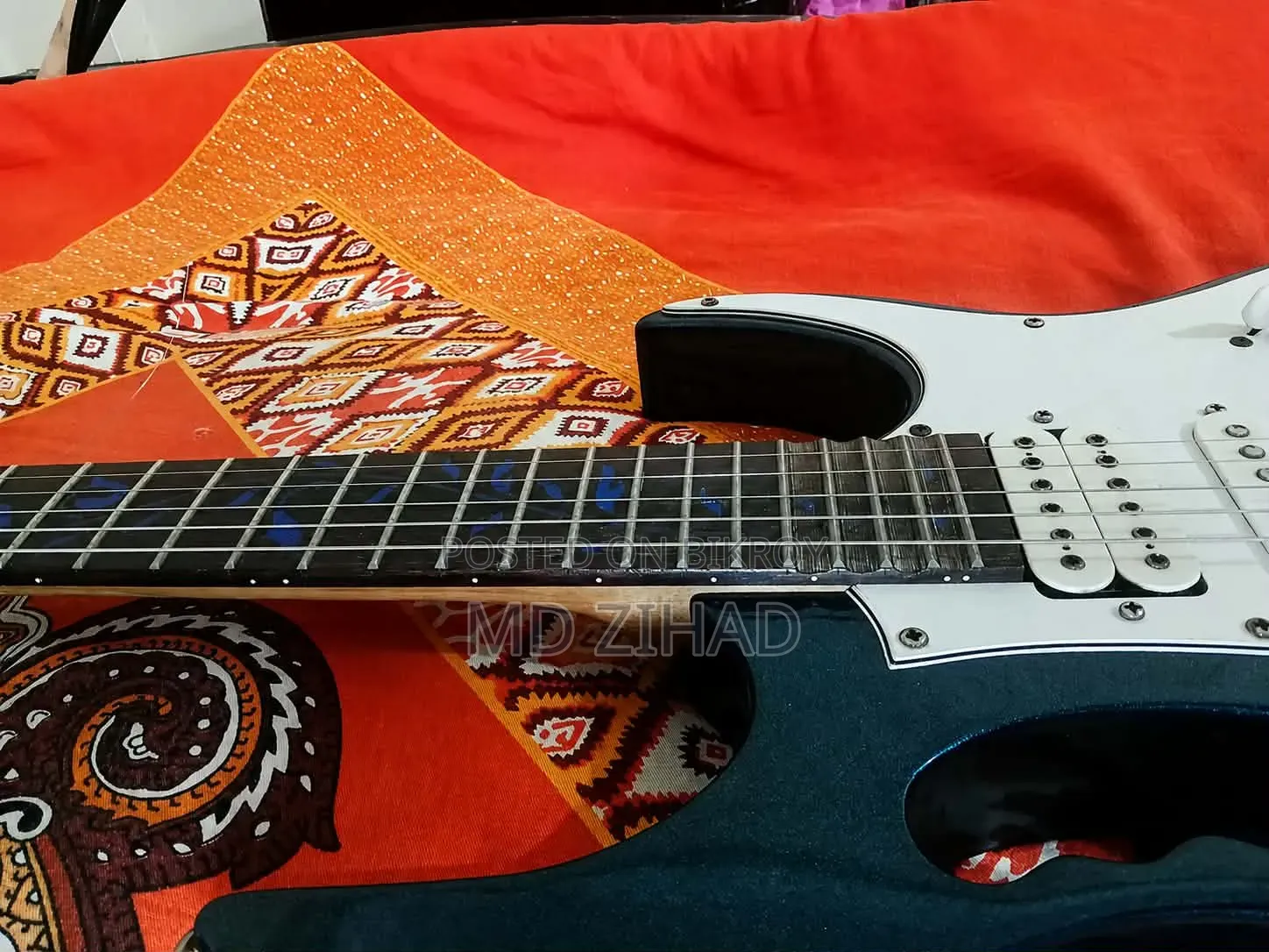 গিটারটি অতি শীঘ্রই বিক্রি করতে চাচ্ছি