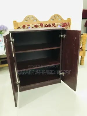 ভালো কন্ডিশনের মজবুত টিভি স্ট্যান্ড / স্টোরেজ কেবিনেট