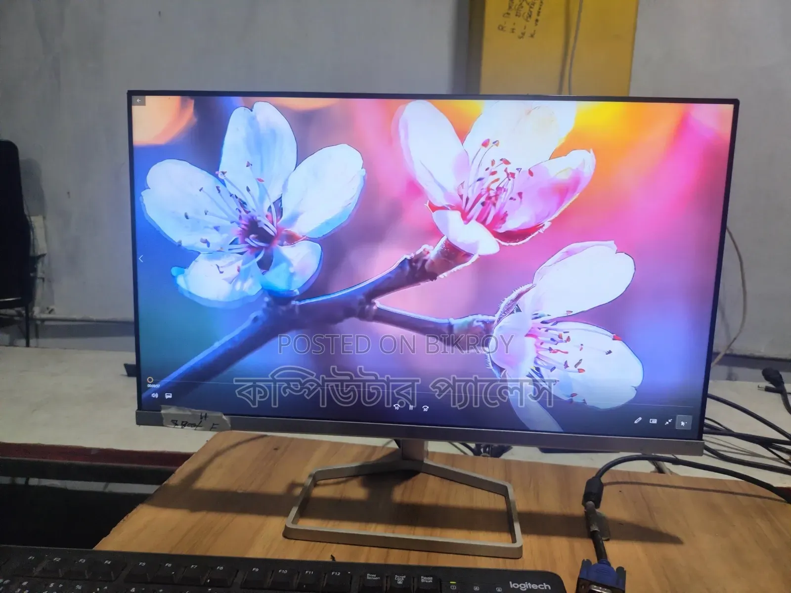 HP IPS Borderless Monitor M22f