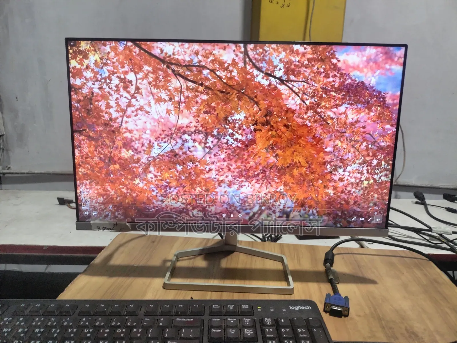 HP IPS Borderless Monitor M22f