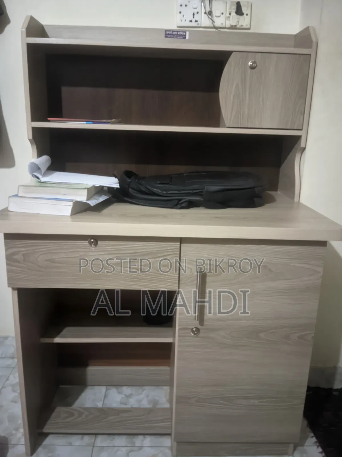 Used Desk Sell! Specially Designed for Students.