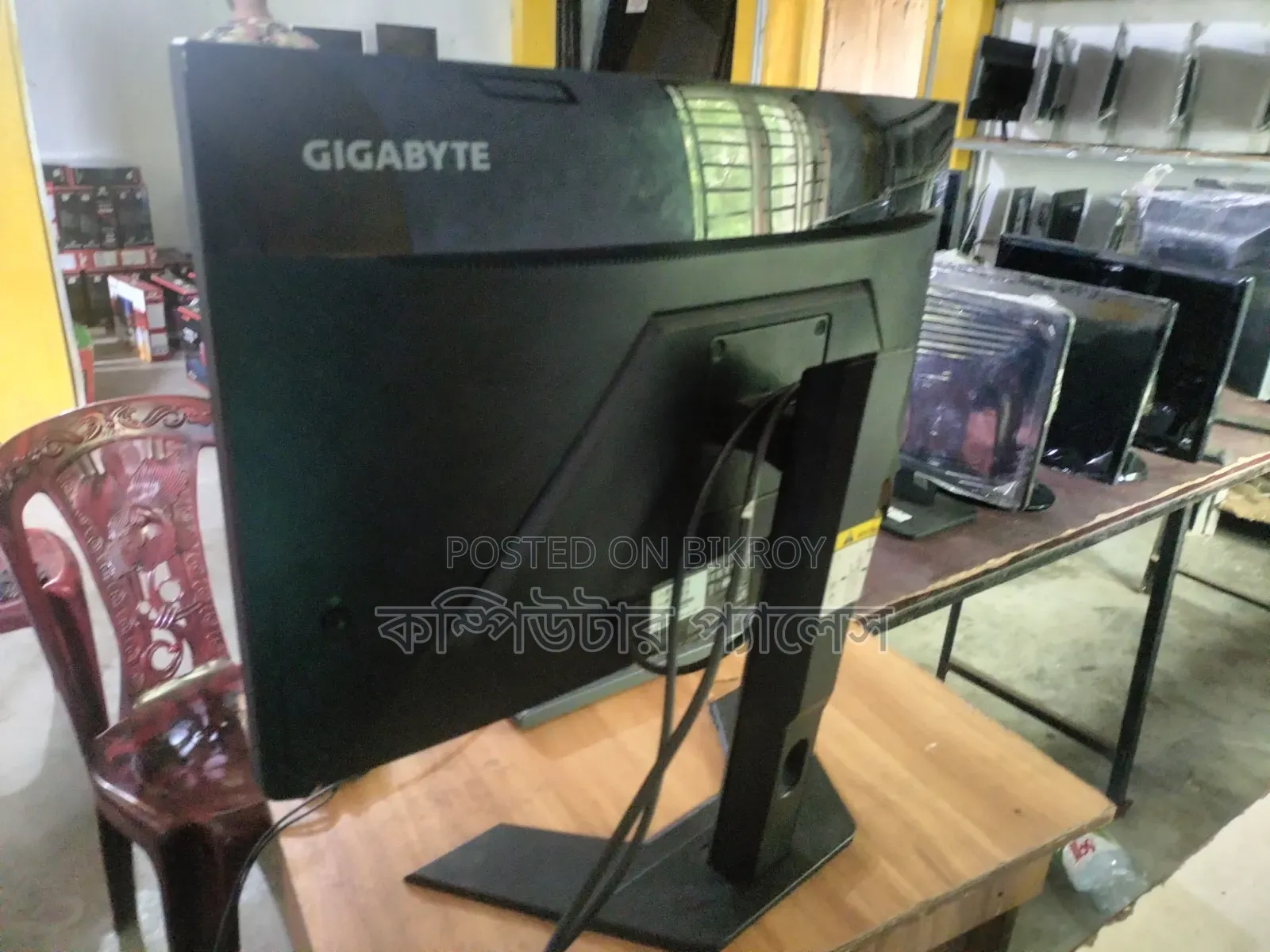 27Curved Gigabyte Monitor G27qcA