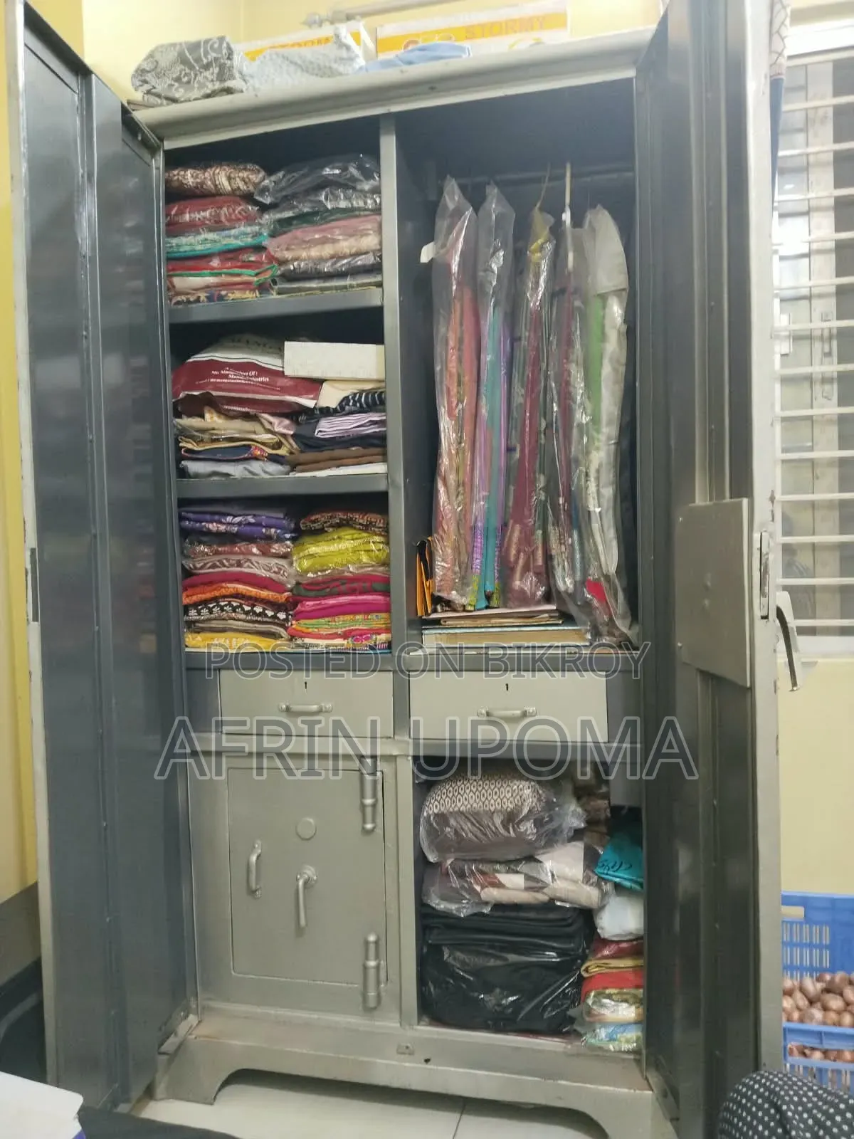 ভারী ও মজবুত স্টিলের আলমারি বিক্রয়