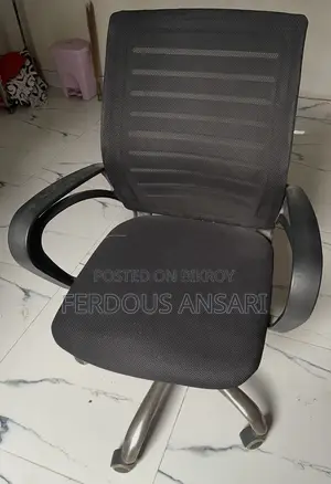 রিভোলবিং চেয়ার