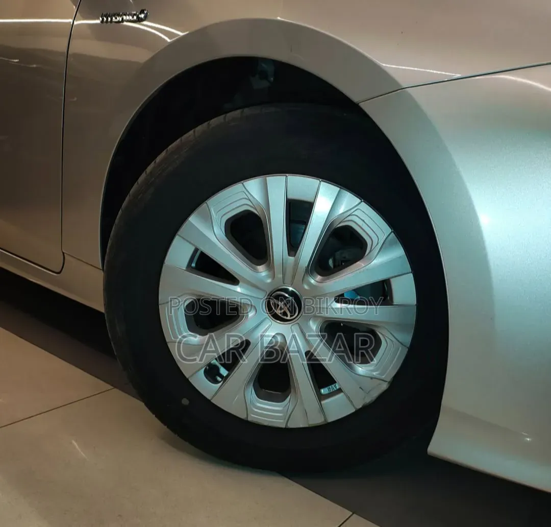 Toyota Prius L FWD 2020 Silver