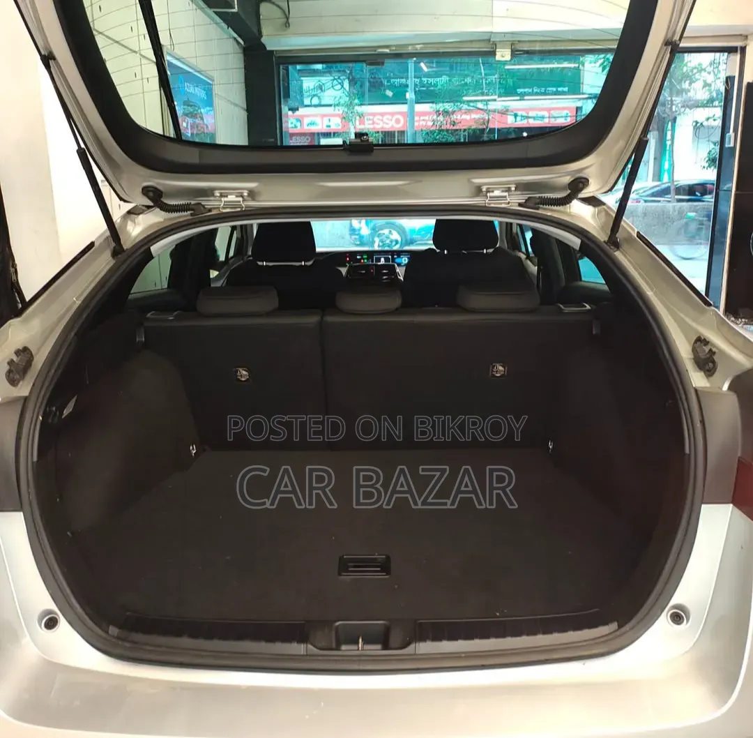 Toyota Prius L FWD 2020 Silver