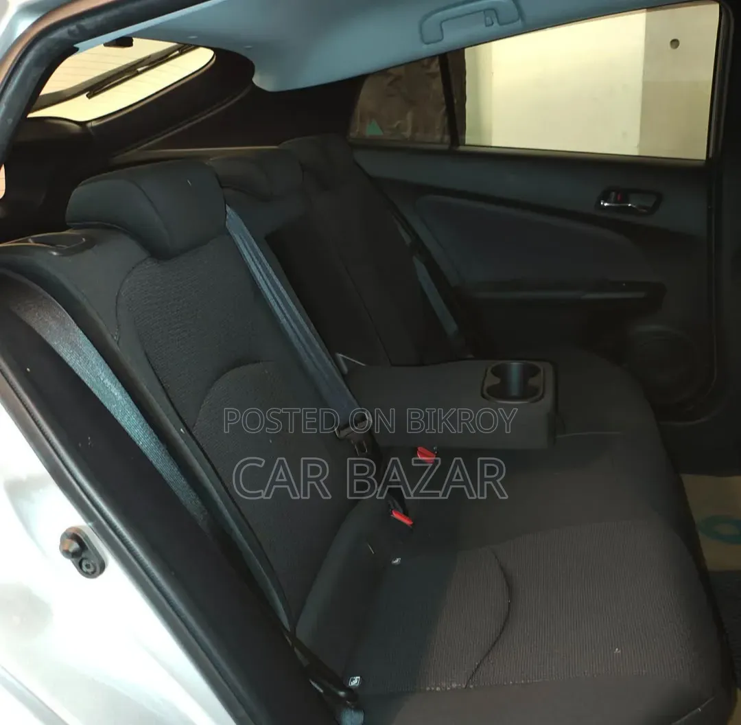 Toyota Prius L FWD 2020 Silver