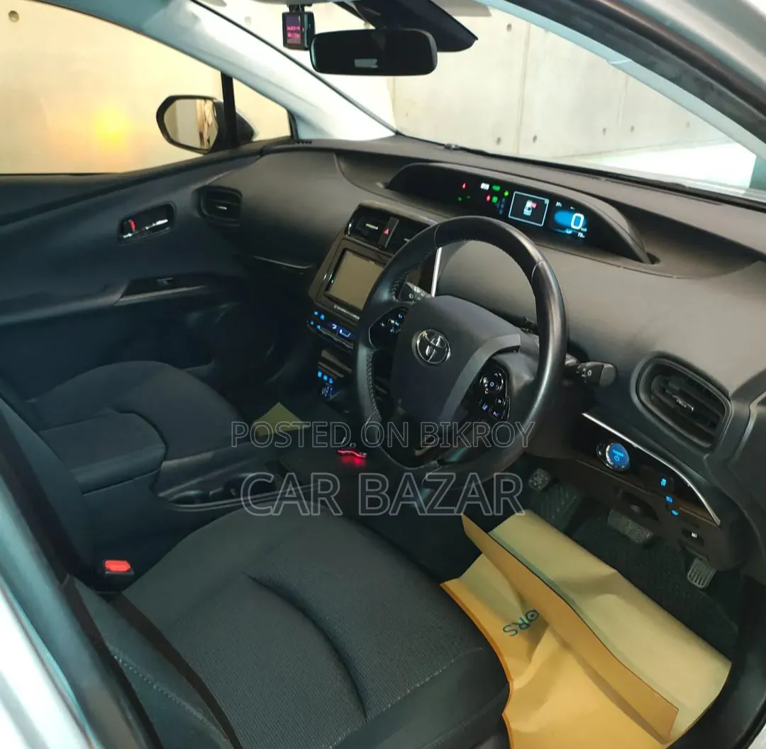 Toyota Prius L FWD 2020 Silver