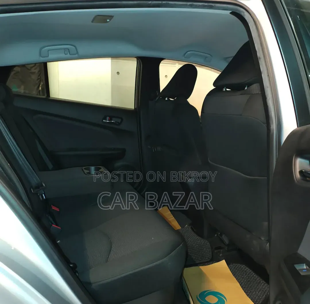 Toyota Prius L FWD 2020 Silver